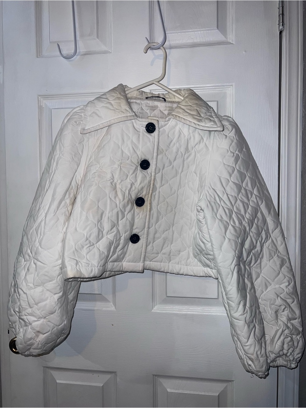 SHEIN White Quilted Cropped Puffer Jacket